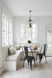 Die holzbänke sind ein sehr beliebtes möbelstück für das interior design wenn sie interesse an diesem thema haben, können sie gerne auch unseren artikel mit vielfältigen ideen zum thema sitzbank im esszimmer anschauen! Esszimmer Mit Eckbank 43 Schone Ideen Archzine Net