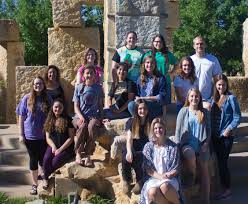 Una tradición de Omega Gamma en el Campus de ACU