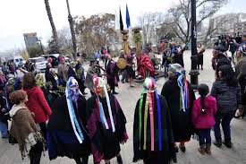 It takes place on the june solstice (the winter solstice in the southern hemisphere), the shortest day of the year in the indigenous home of the mapuche people. Ano Nuevo Bajo Techo Comunidades Mapuche Preparan Un We Tripantu Sin Fiesta Masiva Para Evitar Contagios La Tercera