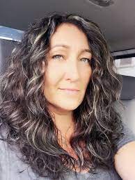 25 Trending Highlights Curly Hair Ideas On Pinterest Gray Hair Growing Out Blending Gray Hair Curly Hair Styles