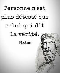 En conséquence, ses œuvres prennent, presque toujours, la forme de dialogues qui doivent permettre d'amener à la vérité. Platon Citations Platon Belles Citations Proverbes Et Citations