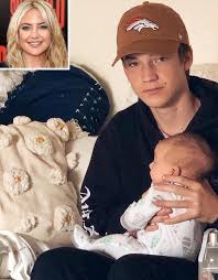 You know who she is: Kate Hudson S Son Ryder Cuddles With Baby Sister Rani Photo People Com