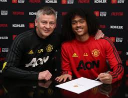 Werder.tv hat sich den flügelstürmer direkt zum interivew geschnappt. Man Utd Youngster Tahith Chong Signs Two Year Contract Extension To End Talk Of Transfer Exit