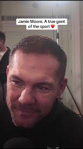 Jamie Munro's Instagram, Twitter & Facebook