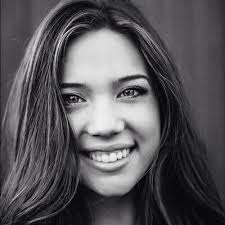 Leanna Casey's Instagram, Twitter & Facebook