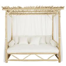 Large choix de marques & de références ! Lit A Baldaquin D Exterieur Crusoe A Acheter Boutique Bienchezsoi Au Jardin