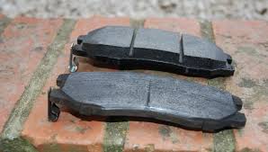 Accéder aux plaquettes de frein. Comment Changer Ses Plaquettes De Frein Moto Liberty Rider