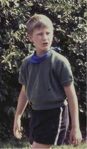 Prins filip, oudste zoon van koning albert ii en koningin paola, is de eerste in lijn voor de troonopvolging en draagt in die hoedanigheid de titel van hertog van brabant. Filip Komt Elk Jaar Naar De Klasreunie Dan Zie Je Geen Koning Maar Gewoon Een Vader Humo