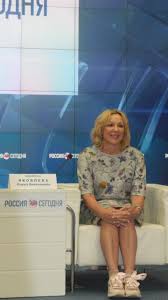 Как следствие, елена яковлева сменила много школ. Elena Yakovleva Horoshih Vam Dorog Pryamyh I Rovnyh Mk Krym