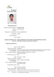 Ele segue um formato simples de currículo, com nome e endereço em negrito na parte superior, seguido de objetivo, formação, experiência e prêmios e reconhecimentos. Curriculum Vitae