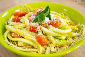 Pasta mit zucchini, paprika und tomaten. Spaghetti Mit Zucchini Und Tomaten Rezept Fur Vegetarische Pasta Tomatenfeta Ziegenfrischkase Pasta Vegetarian Pasta Pasta Recipes Vegetarian Pasta Recipes
