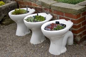 Toiletten für ihr bad werden von vielen namhaften herstellern sowohl mit, als auch ohne spülkasten angeboten. Toilette Im Gartenhaus Diese 4 Moglichkeiten Gibt Es