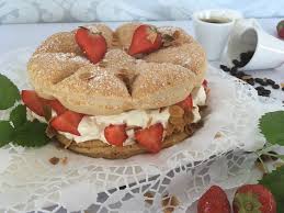 Friesentorte Mit Erdbeeren Friesenboden Friesentorte Essen Rezepte Erdbeeren