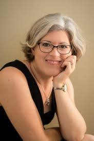 Elizabeth Stapleton's Instagram, Twitter & Facebook