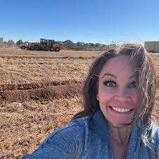 Kristi Aragon's Instagram, Twitter & Facebook