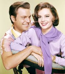 People Explains Natalie Wood S Suspicious Death At Sea And How Robert Wagner Is A Person Of Interest Natalie Wood American Actors Actors