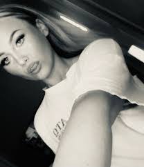 Lily Sanders's Instagram, Twitter & Facebook