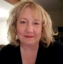 Lora Walker's Instagram, Twitter & Facebook