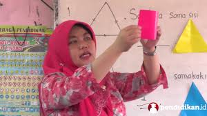 Bangun datar adalah suatu bentuk dua dimensi yang memiliki luas dan keliling. Kelas 6 Matematika Simetri Lipat Bangun Datar Video Pendidikan Indonesia Youtube