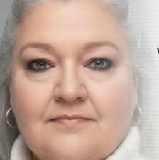 Does Dollywood have pressed penny machines and where are they located?