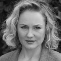 Chloe Newsome's Instagram, Twitter & Facebook