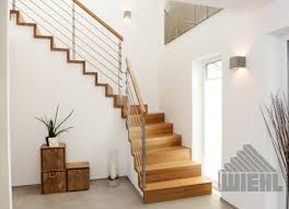 1 4 Gewendelte Treppe In Eiche Mit 4 Kant Gelanderpfosten Und Parallelen Staben In Edelstahl Handlauf Eckig Treppe Gewendelte Treppe Gelander Treppe