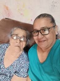 Con la más hermosa del mundo mundial, MI MADRE SANTA, la dueña de mis  quincenas, la más regañona, y a su vez la más chida y buena onda con mis  amigos, la