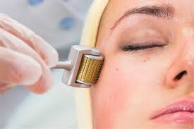 Damit bei der heimanwendung des microneedlings alles sicher und richtig vonstattengehen kann, haben wir hier eine detaillierte anleitung für dich, die auf unseren langen erfahrungen beim microneedling beruht. Nadelroller Gegen Augenringe Tranensacke Entfernen