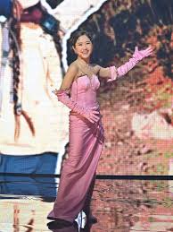 曹雅雯（1986年11月30日 － ），台灣女歌手，台南市 仁德區人，曾在2004年參加八大電視《亞洲新人歌唱大賽》榮獲第二屆季優勝。 。2009年6月從長榮大學翻譯學系畢業，參與民視歌唱選秀節目《明日之星super star》，於同年12月26日成功在台語組衛冕二十關獲得新台幣100萬元獎金，也是第一位百萬關 02pyr1ef3mwftm
