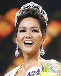 Độc lạ Miss Universe Vietnam 2024: Hoa hậu được trao chiếc vương miện rẻ  nhất lịch sử sắc đẹp Việt