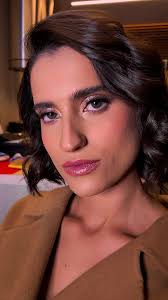 Quem aí gosta de uma make bem natural? Maquiagem para formatura em Direito  da linda Rafaela Lopez ❤️ . . . #maquiagemformanda #maquiagemformatura  #maquiagembeauty #maquiagemnatural #maquiagemcuritiba #maquiadoracuritiba  #maquiadoraprofissional ...