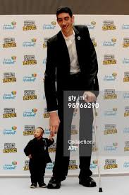 The World S Tallest Man Sultan Kosen Standing At 8 Ft 1 In Poses Tall Guys World Records Mens Shorts