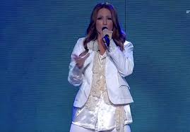 Ερμήνευσε το τραγούδι δυο μέρες μόνο και άφησε άφωνους τους. Yfsf Hmitelikos Entypwsiakh H Katerina Stikoydh Ws Celine Dion Meta Thn Eidhsh Pws Einai Egkyos Znews