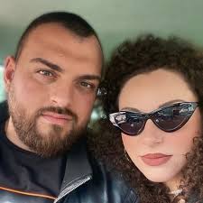 Dopo il fermento suscitato dall'annuncio, il pezzo di @goelier e @50cent è  finalmente fuori: “PHANTOM” sancisce definitivamente il gemellaggio  Napoli-New York, due città lontane eppure così vicine, come ci avevano già  insegnato