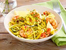 Kalorienarme Rezepte Genuss Auf Die Leichte Art Lecker Rezepte Mit Garnelen Kalorienarmes Abendessen Zucchini Nudeln