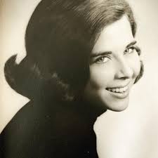 Friday night burger and beer at the bar is BACK! Come enjoy any of our  draft beers and an Ellen's burger for $18!