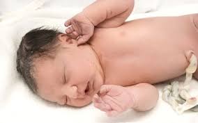 Keep the front of your baby's diaper folded down to avoid covering the stump. Umbilical Cord Care Guide For Newborns