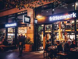 Fries By Night Das Frittenwerk In Frankfurt Frittenwerk Pommesmanufaktur Pommes Fritten Poutine Canadian Kanada Streetfood Fre Fritten Imbiss Poutine