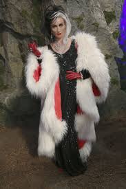 Black And White Fur Coat Cruella Deville 4x11 Heroes And Villains Halloween Outfits Cruella Deville Costume Villian Costumes