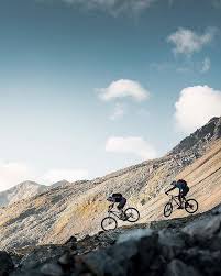 Geniale Aufnahme Und Super Trail Mtbswitzerland Via Graubuendenbike What A Shot By Ds Visuals High U Adventure Bike Mountain Bike Reviews Mountain Biking