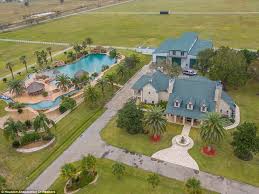 Texas Mansion With The Largest Backyard Swimming Pool In The World Sells For A Steep Discount Original Oil Tycoon Owner Gives Up His Home Resort Paradise Pap Swimming Pools Backyard