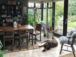 Une Maison Irlandaise Aux Murs Sombres Planete Deco A Homes World Mur Sombre Maison Sombre
