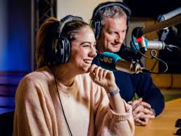 Zo bedroog hij zijn liefje meerdere malen met josje huisman en liet hij ellen meer dan eens in de steek om in te trekken bij het voormalig k3'tje. Marie Verhulst Heeft Het Bewust Niet Gelezen Over Vader Gert Interesseert Me Echt Niet Showbizz 24