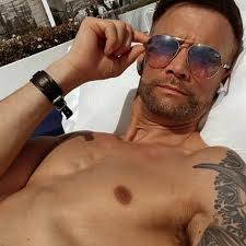 Leon Hogan's Instagram, Twitter & Facebook