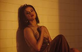Video Review Selena Gomez Marshmello Wolves Version 1 Selena Gomez Selena Music Videos