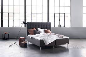 Finden sie ihr traumbett und lassen sie sich von uns zu polsterbetten, boxspringbetten, bettwaren, decken, kissen, matratzen. Boxspring Betten Worauf Es Ankommt Vorteile Nutzen Parga