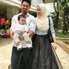 Dilahirkan sebagai anak selebriti, dua adik beradik ini turut terkena temp1as populariti kedua ibu bapa mereka iaitu pasangan bahagia, hairul azreen dan hanis zalikha. Biodata Yusuf Iskandar Putera Comel Hairul Azreen Hanis Zalikha Azhan Co