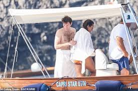Princess eugenie and jack brooksbank wed at windsor castle how old is princess eugenie and who are her family? 9wdugktl2gdemm