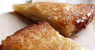J Ai Decouvert Le Kouign Aman A Dinan Terrible Il Etait Delicieusement Caramelise Et Laissait Les Doigts Gras Juste Ce Kouign Amann Recette Gouter Kouign