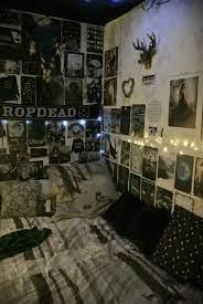 I Love The Nature Y Vibe In This Room Combined With The Band Posters And Stuff Bedroomhomedecorilove Punk Room Room Inspiration Bedroom Small Bedroom Decor